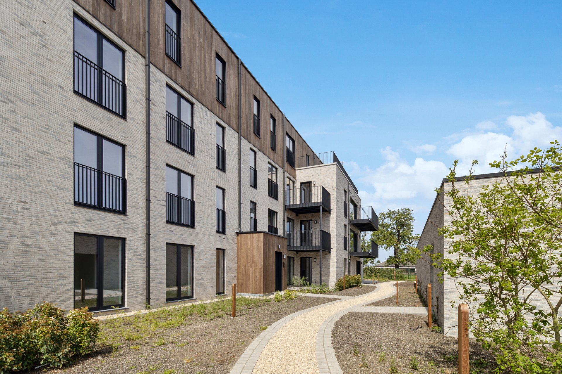 beeld van buitenaanleg in O3SHIFT Lier